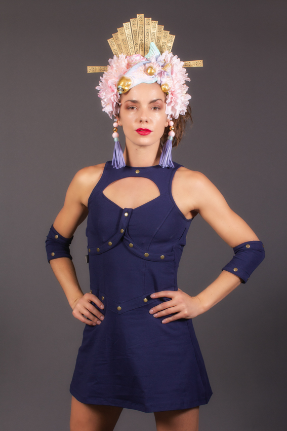 Robe Princesse Guerrière bleu nuit avec bracelet amovible. Robe Xena | Robe courte sexy futuristique steampunk Atlantis